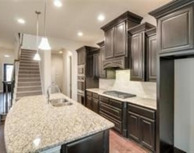 5612 Amphora Avenue - Photo Thumbnail 6