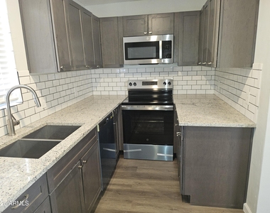 524 W 3rd Place - Photo Thumbnail 4