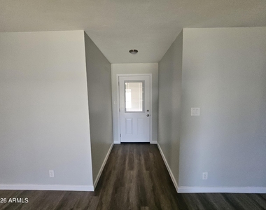 524 W 3rd Place - Photo Thumbnail 7