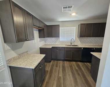 524 W 3rd Place - Photo Thumbnail 3