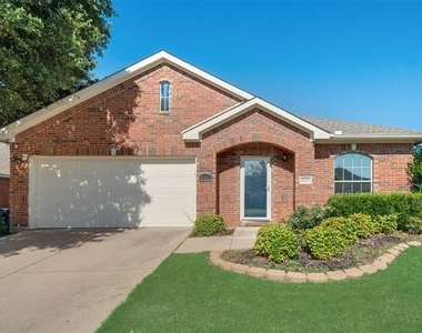 4512 Shade Tree Court - Photo Thumbnail 3