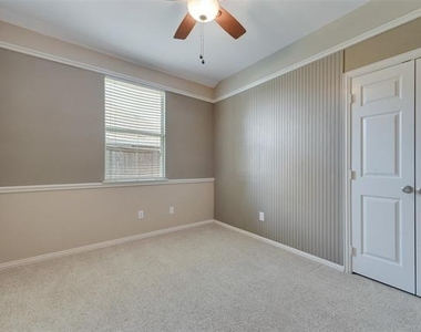 4512 Shade Tree Court - Photo Thumbnail 18