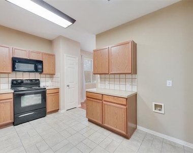 4512 Shade Tree Court - Photo Thumbnail 7