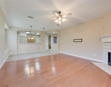 4512 Shade Tree Court - Photo Thumbnail 5