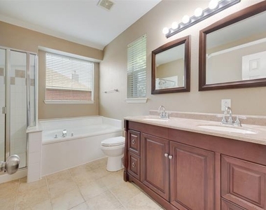 4512 Shade Tree Court - Photo Thumbnail 13