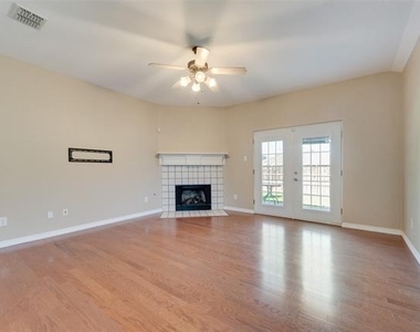 4512 Shade Tree Court - Photo Thumbnail 4