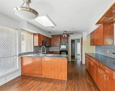 1744 Hartford Drive - Photo Thumbnail 7