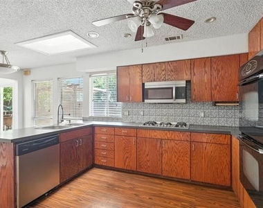1744 Hartford Drive - Photo Thumbnail 6