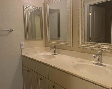 7033 W Irma Lane - Photo Thumbnail 15