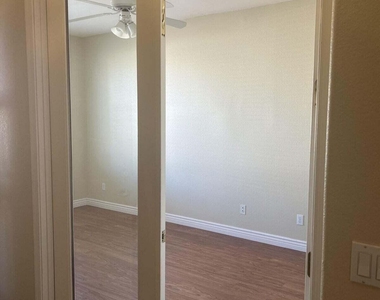 7033 W Irma Lane - Photo Thumbnail 7