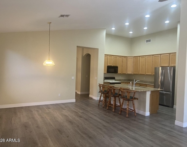 7033 W Irma Lane - Photo Thumbnail 4