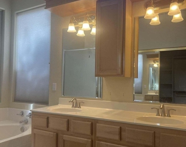 7033 W Irma Lane - Photo Thumbnail 12