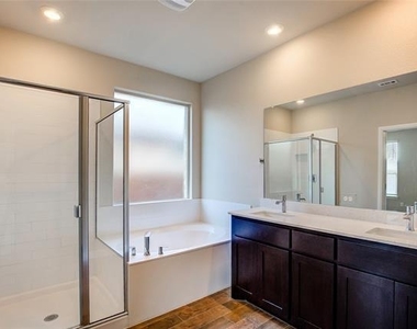 820 Greenford Manor - Photo Thumbnail 18