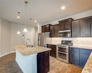 820 Greenford Manor - Photo Thumbnail 8