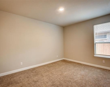 820 Greenford Manor - Photo Thumbnail 33