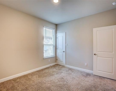 820 Greenford Manor - Photo Thumbnail 30