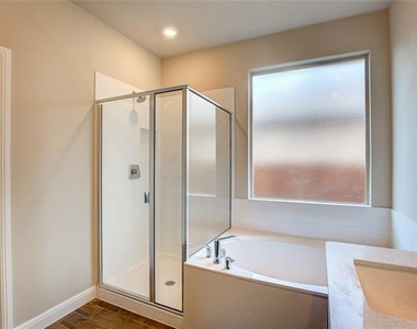 820 Greenford Manor - Photo Thumbnail 19
