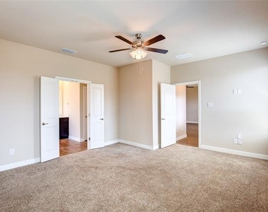 820 Greenford Manor - Photo Thumbnail 17