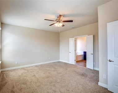 820 Greenford Manor - Photo Thumbnail 15
