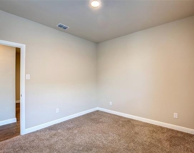 820 Greenford Manor - Photo Thumbnail 28