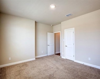 820 Greenford Manor - Photo Thumbnail 24