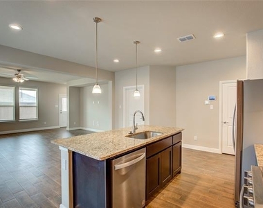 820 Greenford Manor - Photo Thumbnail 9