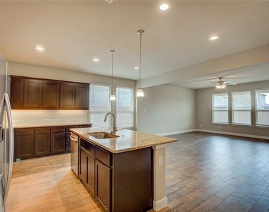 820 Greenford Manor - Photo Thumbnail 6