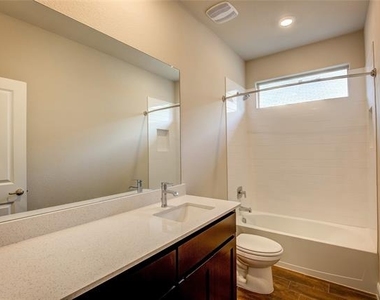 820 Greenford Manor - Photo Thumbnail 31