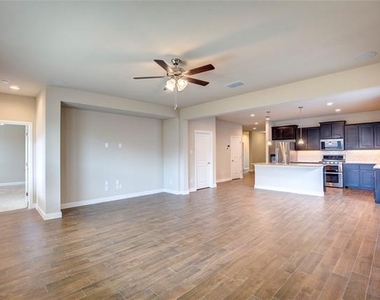 820 Greenford Manor - Photo Thumbnail 14