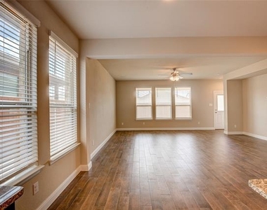 820 Greenford Manor - Photo Thumbnail 11