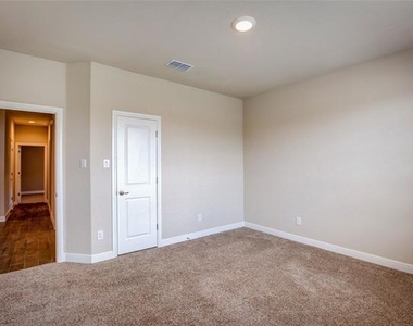 820 Greenford Manor - Photo Thumbnail 23