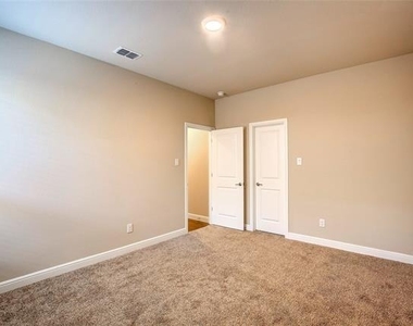 820 Greenford Manor - Photo Thumbnail 34