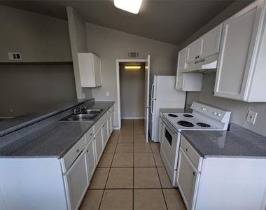 9575 Gonzales Drive - Photo Thumbnail 5