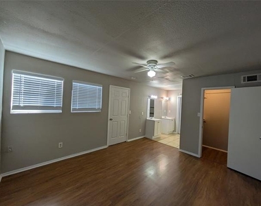 9575 Gonzales Drive - Photo Thumbnail 7