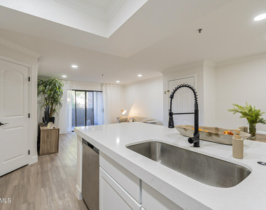 2025 E Campbell Avenue - Photo Thumbnail 16