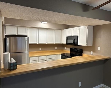 6108 Abrams Road - Photo Thumbnail 8