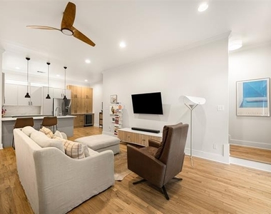 5711 Ross Avenue - Photo Thumbnail 10