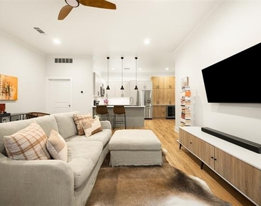 5711 Ross Avenue - Photo Thumbnail 8