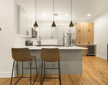 5711 Ross Avenue - Photo Thumbnail 2