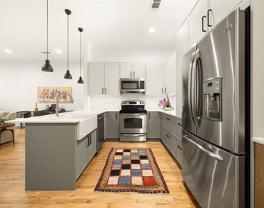 5711 Ross Avenue - Photo Thumbnail 3