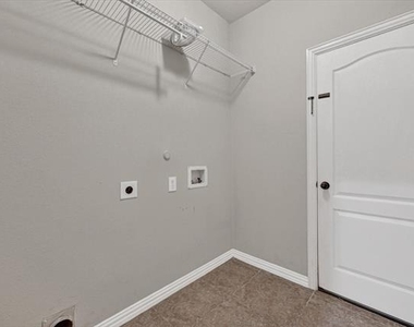 8204 Tierra Del Sol Road - Photo Thumbnail 7