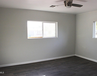 2238 E Mulberry Drive - Photo Thumbnail 8