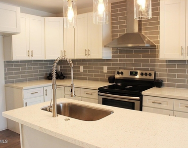 2238 E Mulberry Drive - Photo Thumbnail 2