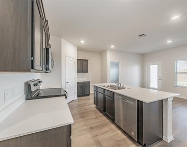 764 Primrose Lane - Photo Thumbnail 9
