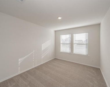 764 Primrose Lane - Photo Thumbnail 15