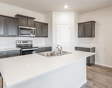 764 Primrose Lane - Photo Thumbnail 7