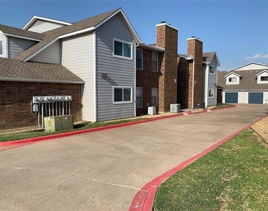 141 Valley View Drive - Photo Thumbnail 3