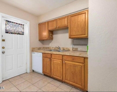 7101 N 36th Avenue - Photo Thumbnail 3
