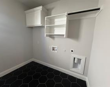 509 Wexford Drive - Photo Thumbnail 13