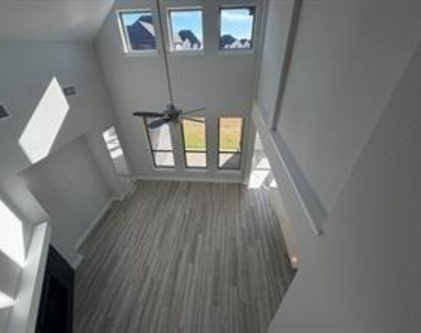 509 Wexford Drive - Photo Thumbnail 9